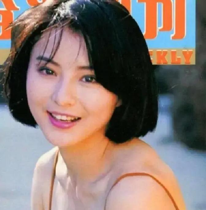 李赛凤老公突然回家，撞见她跟干儿子宗天意抱在一起。
那天是07年7月3号，香港别