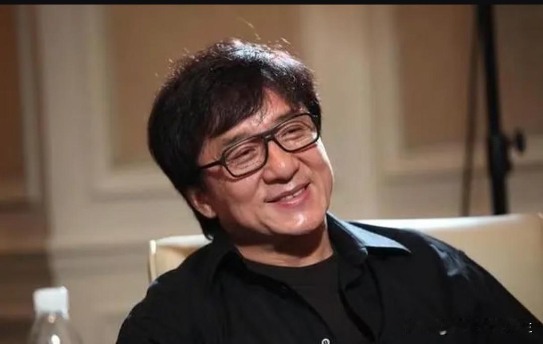 成龙曾说了句大实话：
“我在全世界拍戏，看到太多中国人在海外过得很惨 —— 不是