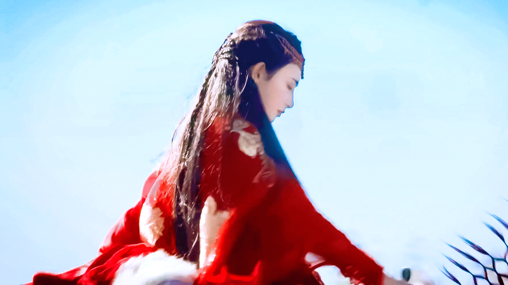 小苒在大梦里看着起码比在君九龄里有美女氛围，君九龄打光发型妆容全部都不可当然，小