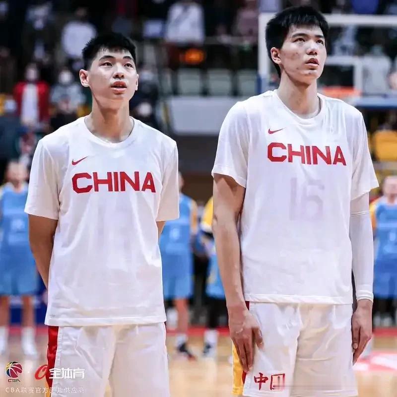 中国男篮海口首场热身赛外线手感火热，半场结束62:43大比分领先，其中最大分差是