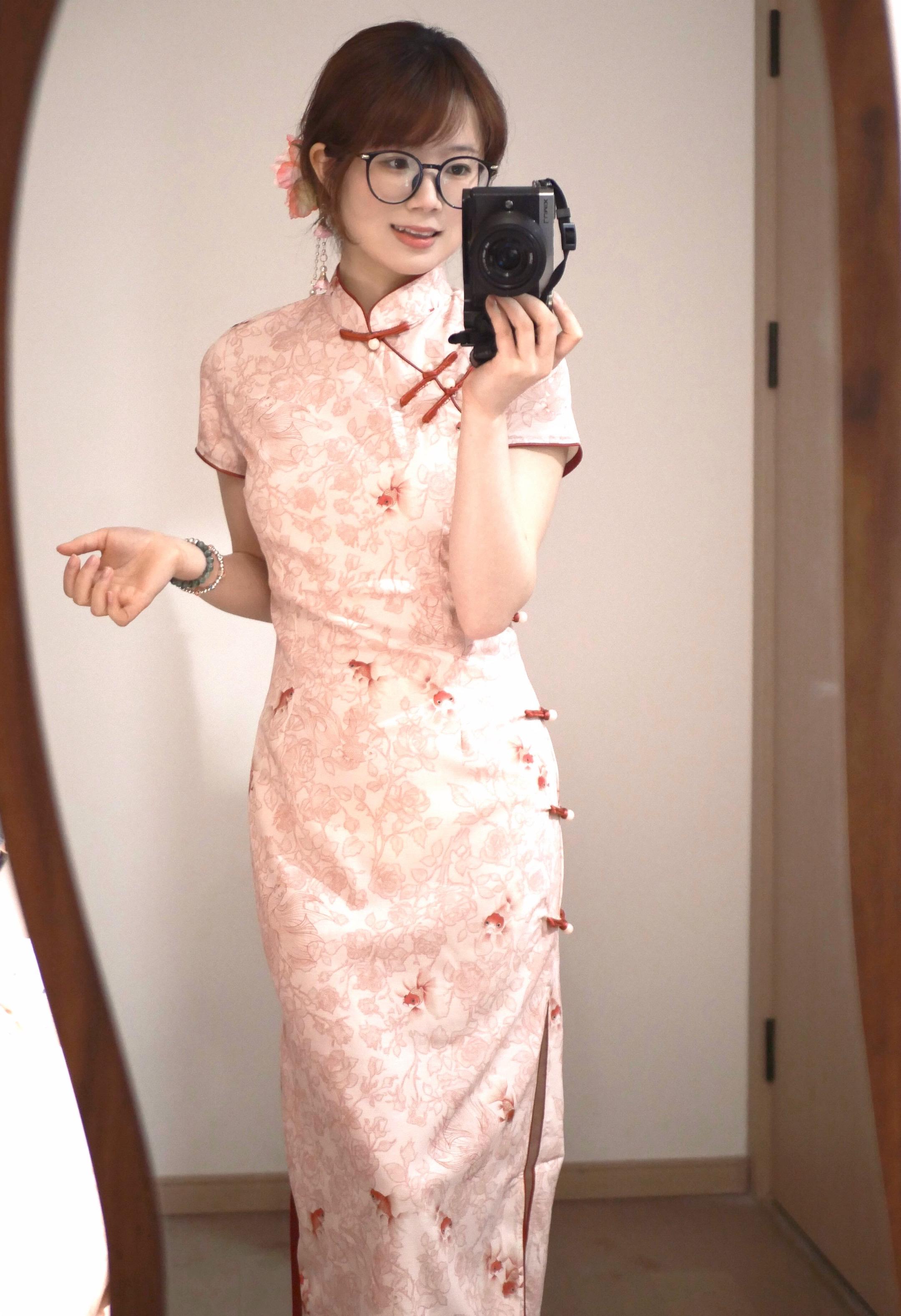 𝓖𝓸𝓵𝓭𝓯𝓲𝓼𝓱🍁。非常貌美的小金鱼旗袍！拍的时候脑...