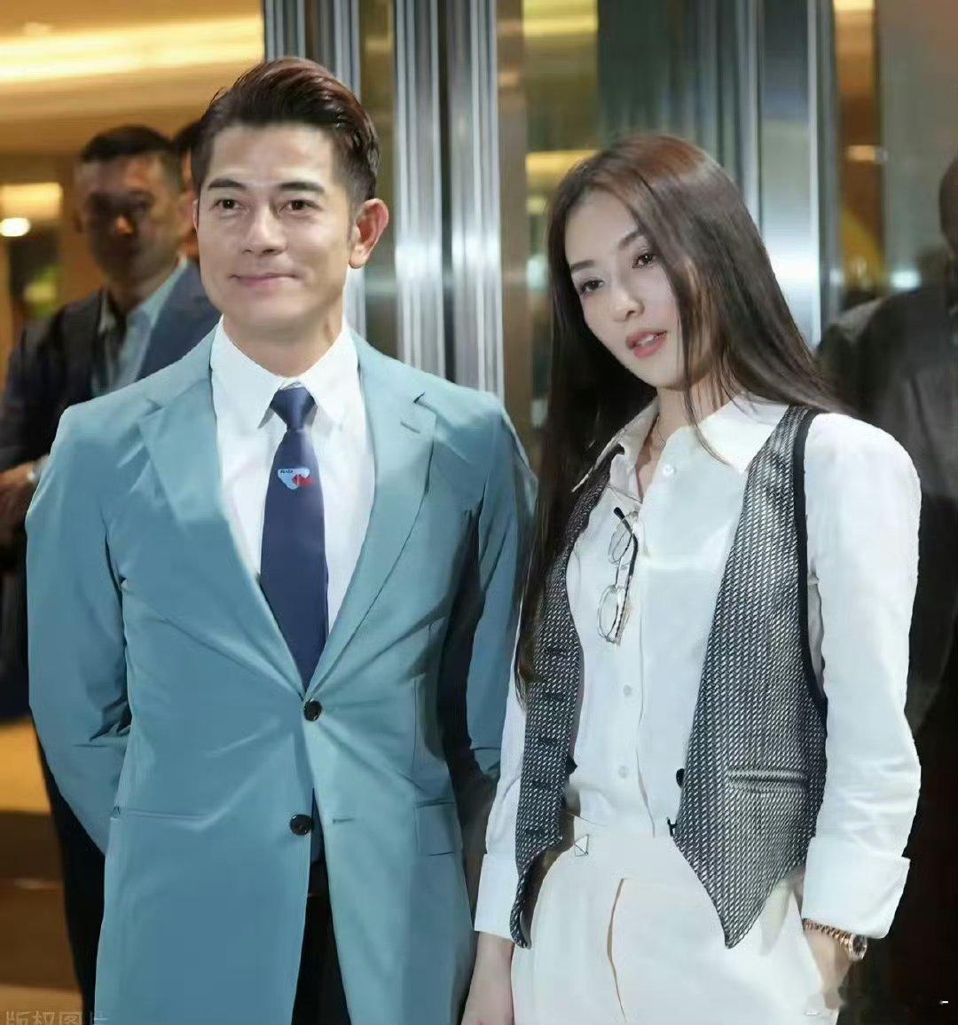 郭富城三岁的时候岳父出生了方爸大概做梦也没想到，年轻时追星的自己，有一天会被偶像