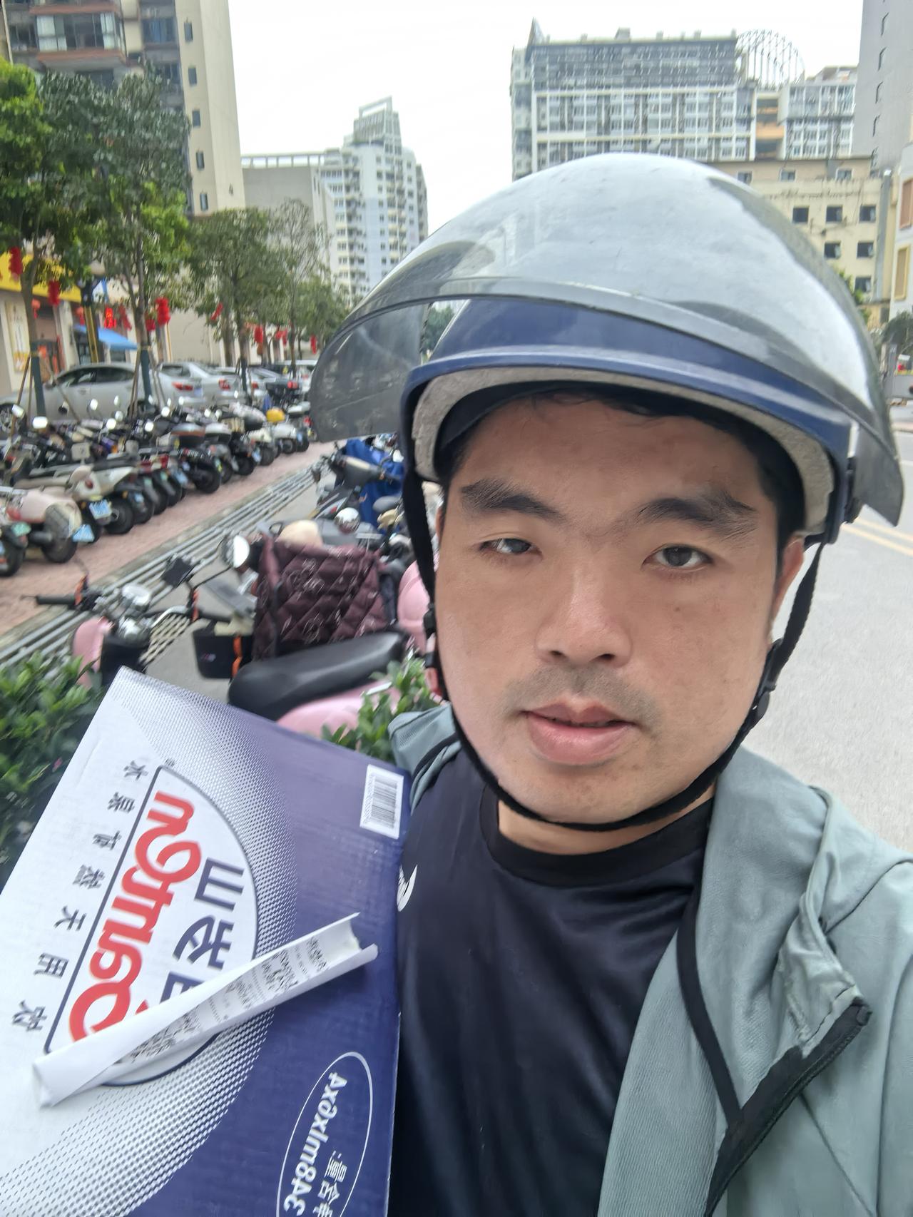 转眼又到回周末了，有目标的人生才算精彩，虽然工作中又累又苦，但向着目标努力工作身