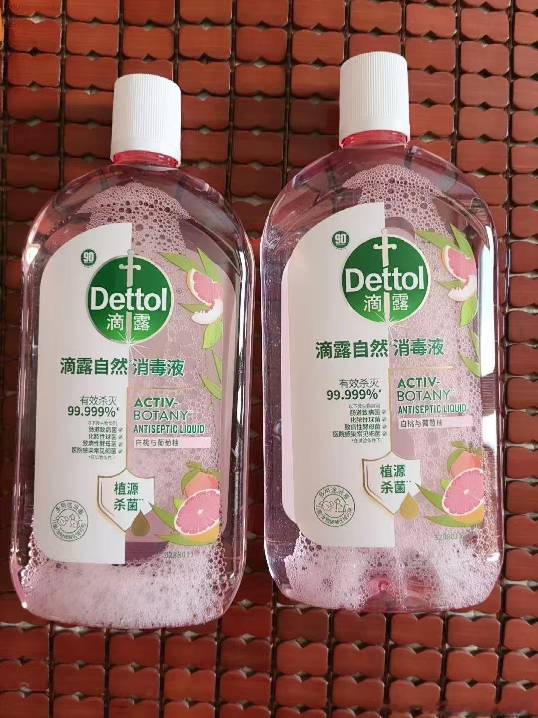 厚重窗帘平常不常换洗，灰尘堆积后螨虫数量偏高，时间久了面料带着灰尘气息。月度消毒