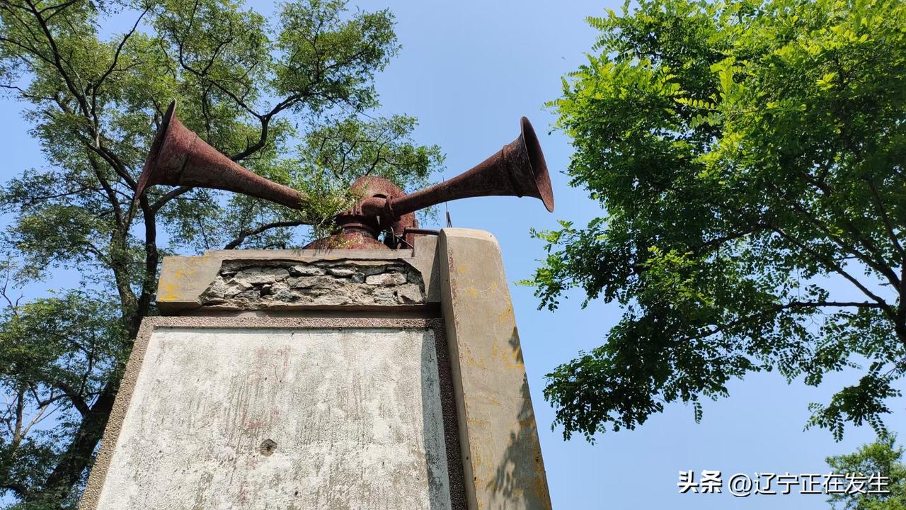 【打卡普兰店城子坦喇叭山】
这是建国后至八九十年代的固定式人防防空警报器，核心作