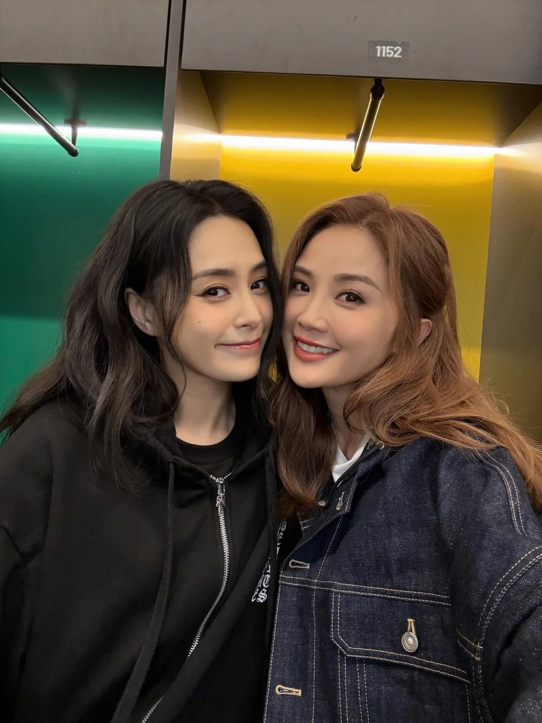 Twins组合阿Sa蔡卓妍晒与阿娇钟欣潼合照