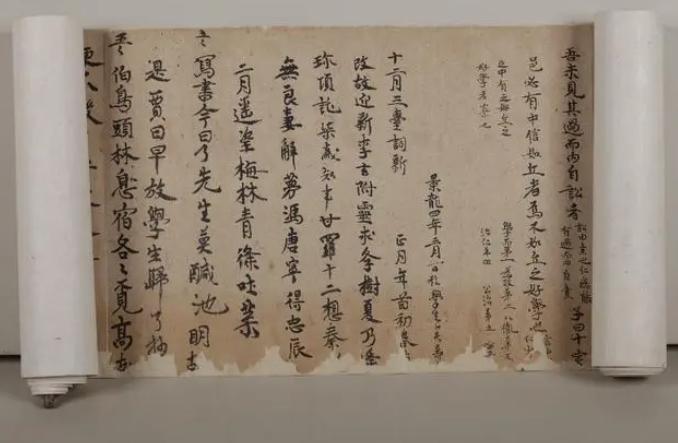 这是吐鲁番博物馆收藏的唐朝作业本，距今1300多年。作业共178行，长5米，中间
