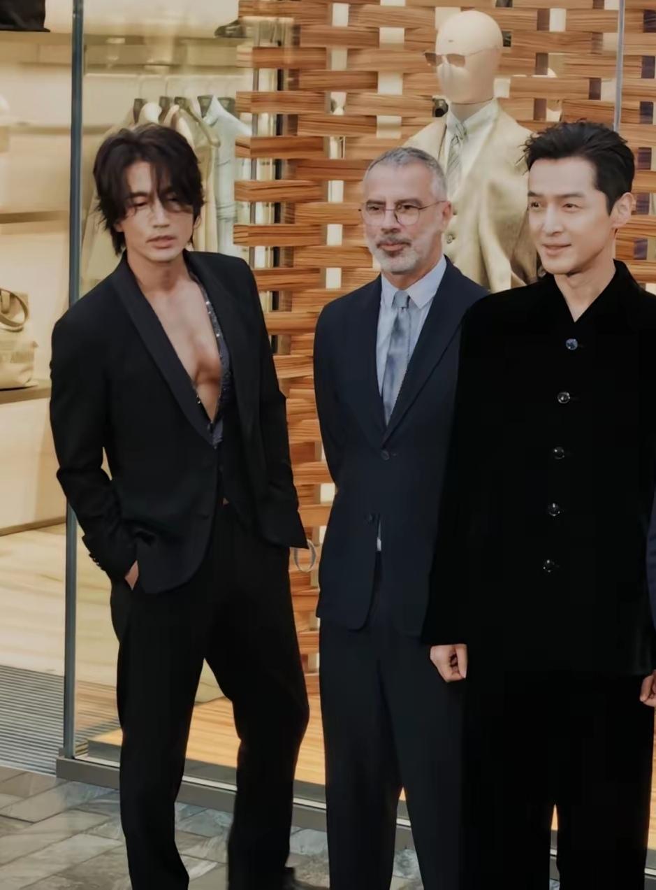 胡歌、言承旭难得同框，这魅力谁能挡得住
近日，胡歌、言承旭现身武汉，出席阿玛尼新