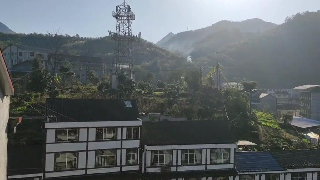 壶瓶山屹立湘北屋脊，雄奇秀丽的自然风光曾是无数人心向往的净土。千峰竞秀，万壑流芳