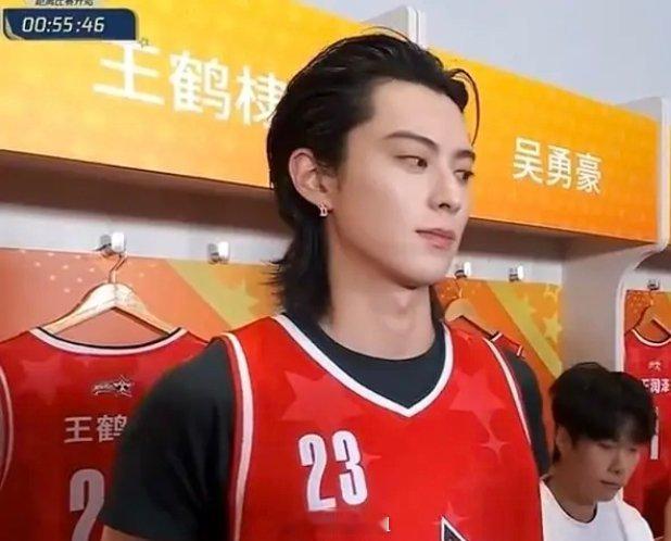 王鹤棣NBA后台高清镜头采访直截，状态如何？ ​​​