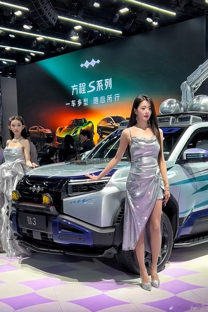 今年的北京车展，亚迪全包了整个E3展馆，走进展馆真的很容易感受到品牌独有的审美格