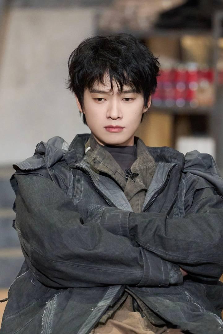 魏大勋吴昕演我遇到同担大侦探搜证搜到偶像耳钉，郝小妹一秒破防：“装备留下！”谁知