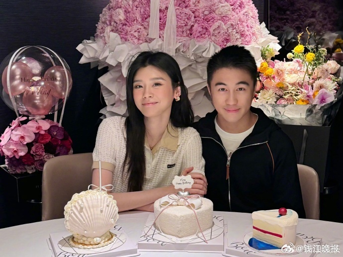 #奚梦瑶何猷君6月1日举行婚礼##奚梦瑶何猷君婚礼伴手礼# 29日，新浪娱乐获悉