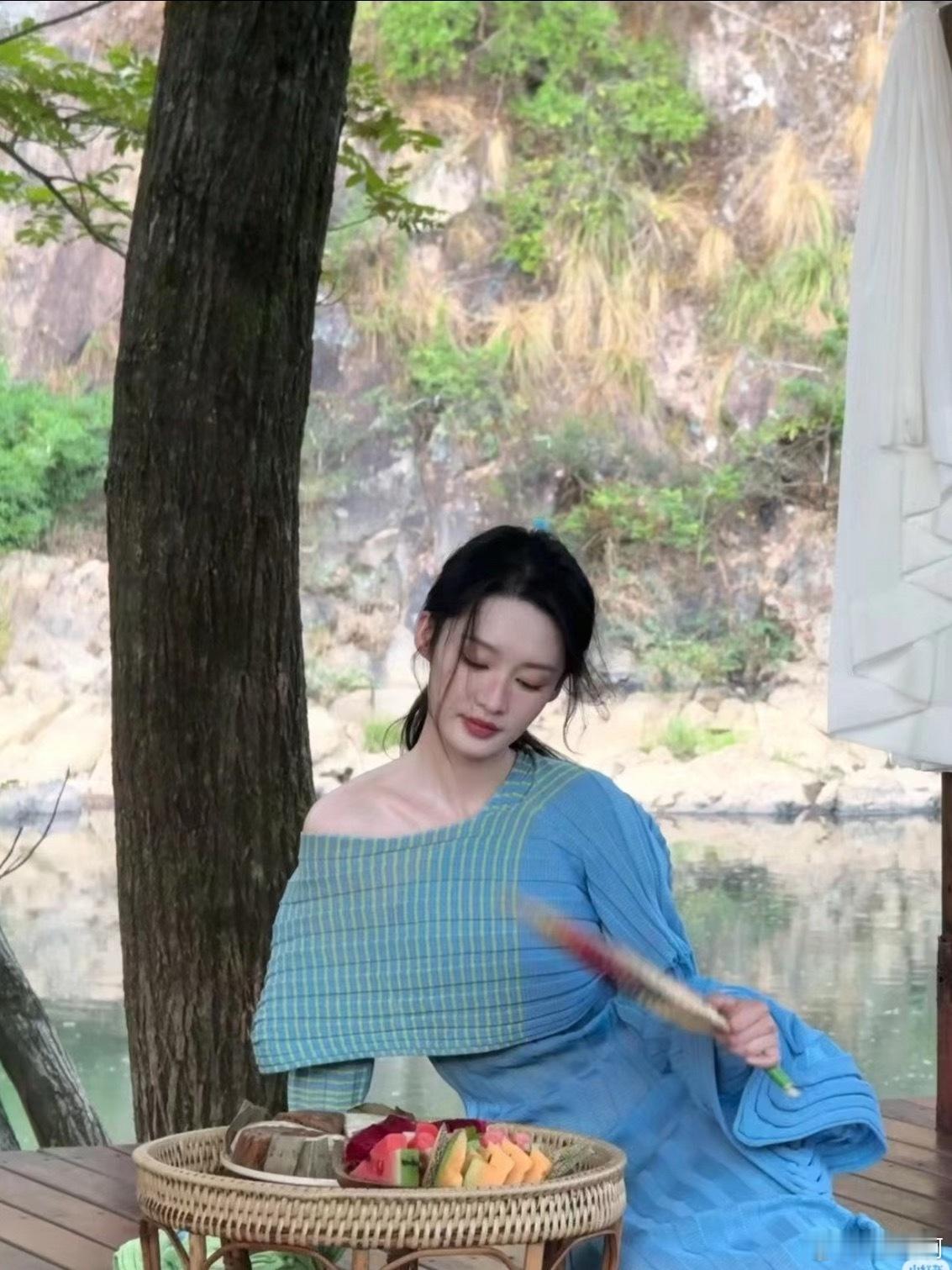李沁插着鼻氧管自拍真的很佩服李沁，勇敢奔赴山川湖海。远赴西藏纳木错遇上高原反应，