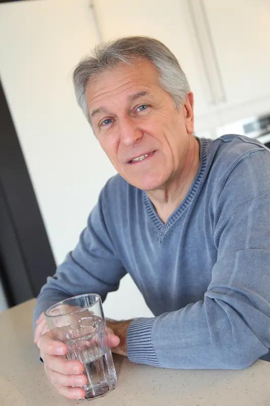 两性关系里，65岁后的男性确实很多变得无欲无求。年轻时他们为了事业拼命，像个永动