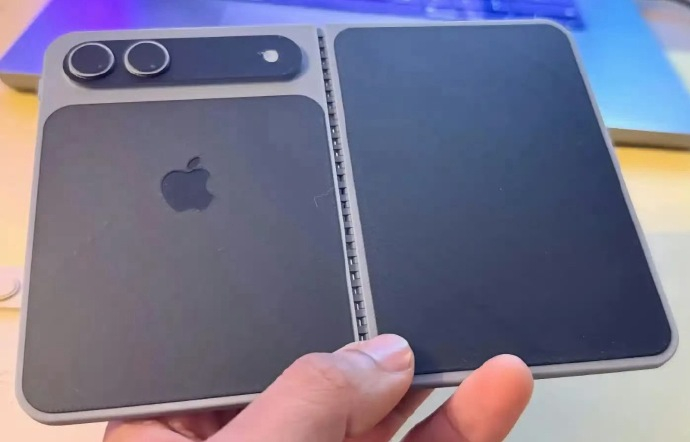 iPhoneFold来了国产机怕了吗这倒未必，国产折叠屏从大折、小折、阔折再到三