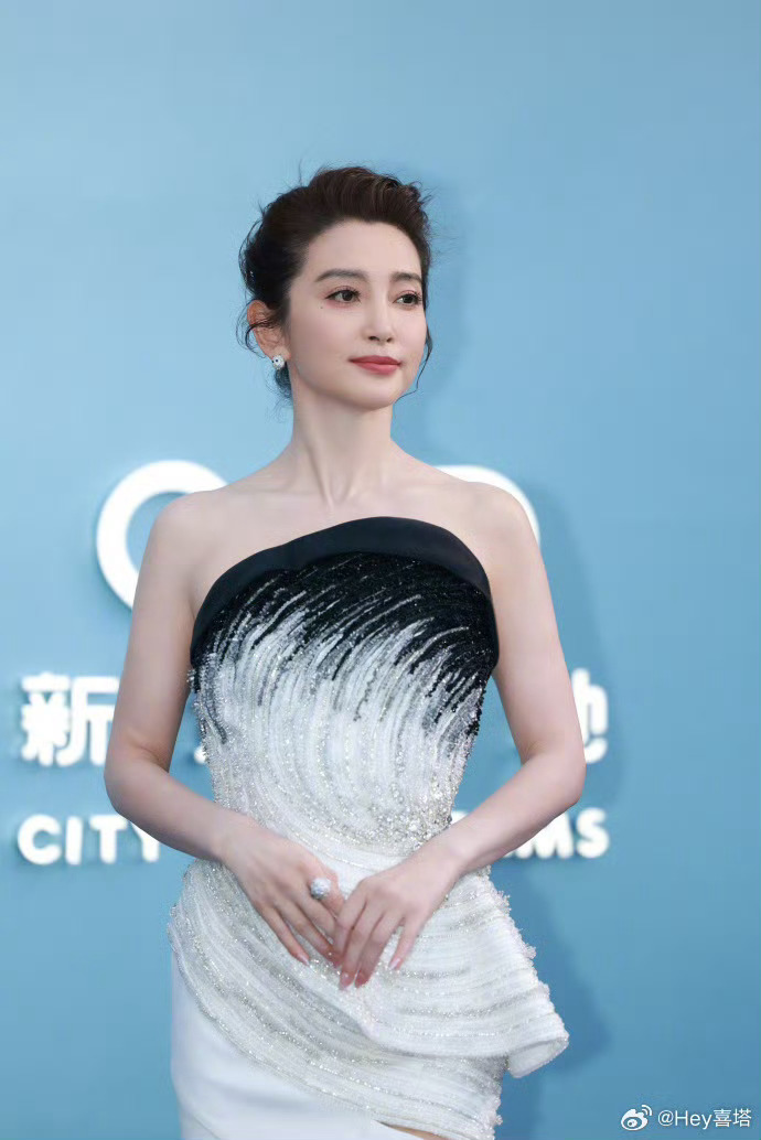 一口气集齐了我前半生的担澳门水舞间红毯集齐了于适、李冰冰、张柏芝、陈慧琳 、刘嘉