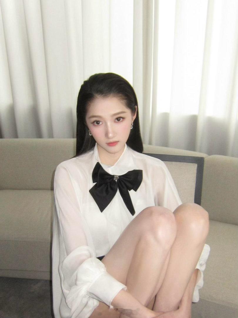 关晓彤💗无处安放的大长腿 