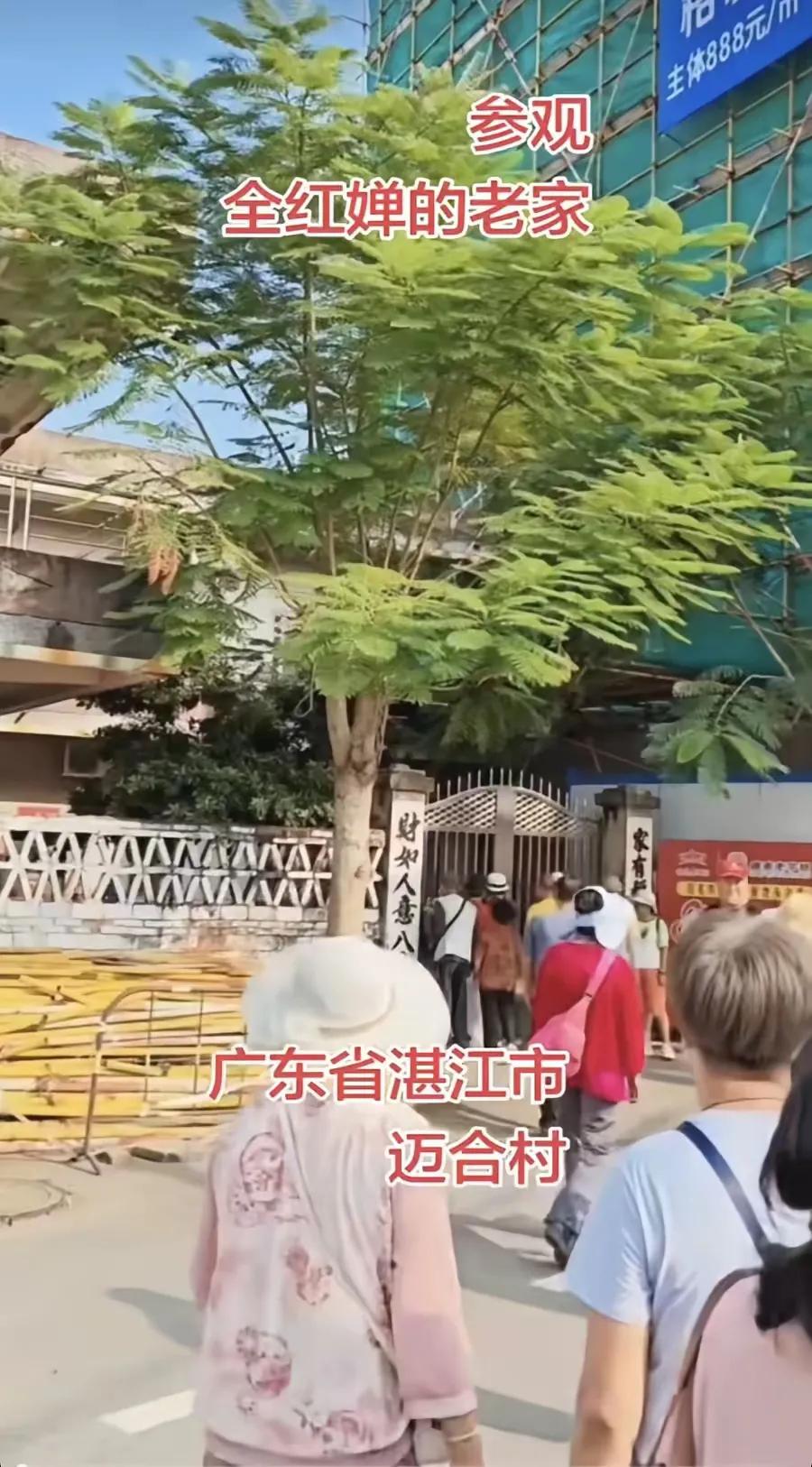 全红婵爷爷奶奶还是很注重隐私的， 就算如今家门口很多游客围观，人家大门也是关着的