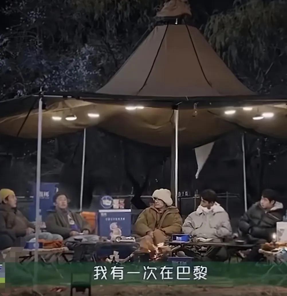 陈伟霆：“我有一次在巴黎起飞，飞了大概两三个小时之后，然后我看到那些空姐很快跑到