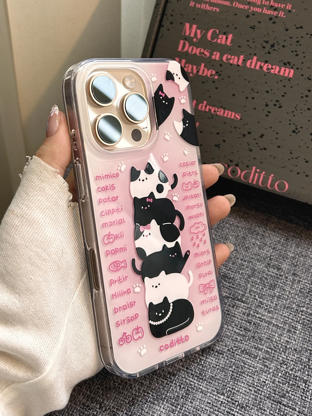 和沙漠金很配的粉色可爱猫咪手机壳耶！！！