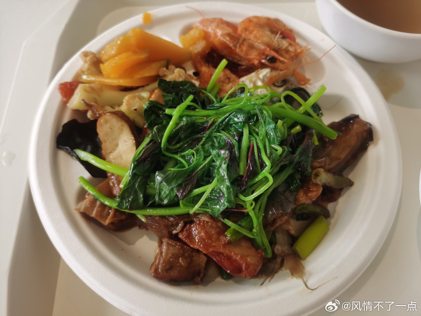 每逢佳节倍思食堂虽然也没有特别的菜胜在可以多吃点啊[太开心] ​​​