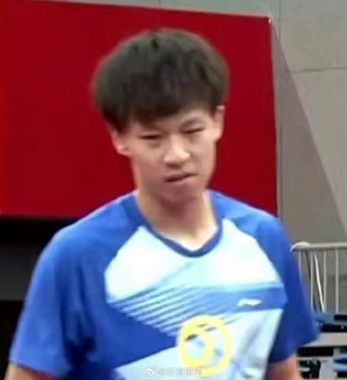 第三局是咋了，黑蛋你削球到底会还是不会，你这个乌鸡白凤丸一直在耍我。 