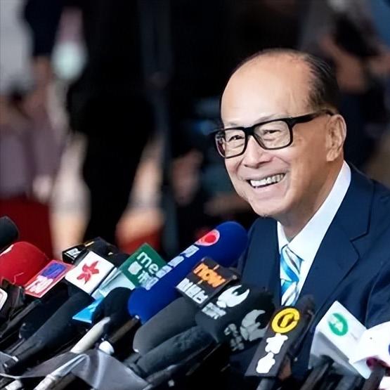 1700亿！李嘉诚嗅到危机，紧急套现撤离，心中没祖国的商人只能当待宰肥羊！

今