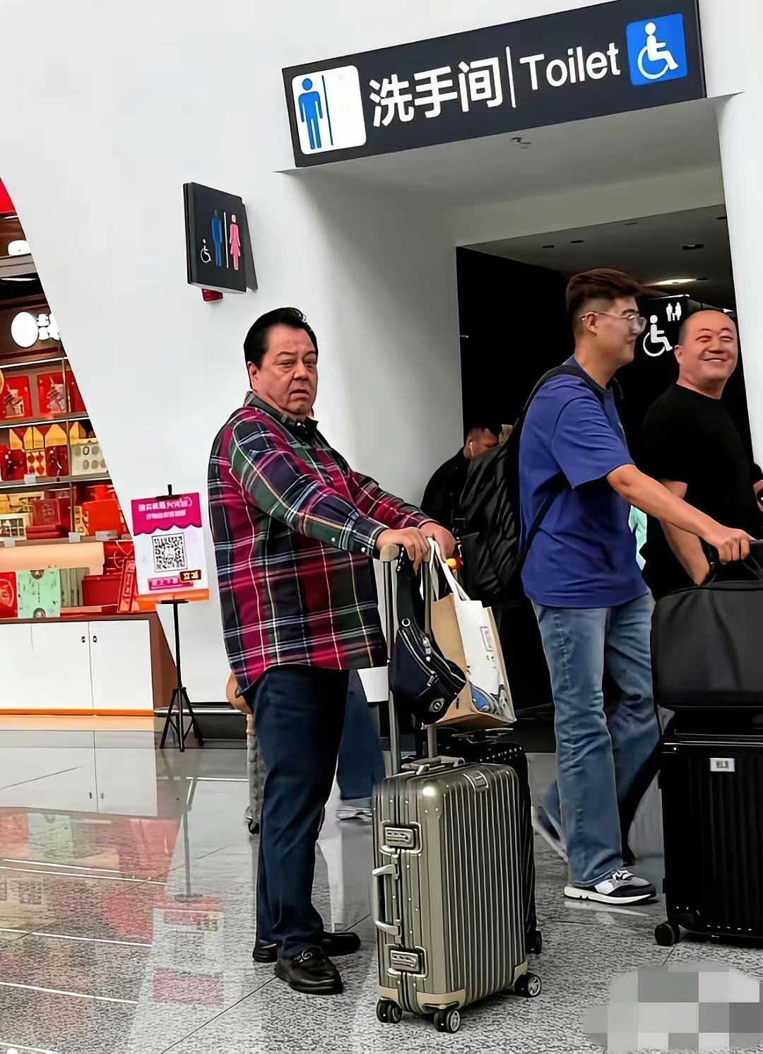 当初的相声名人，北京所见。有知道他是谁的吗？