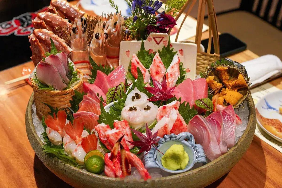 今天深圳这边，日料8.8折，看来日本核污染水排放还是有影响。 ​​​