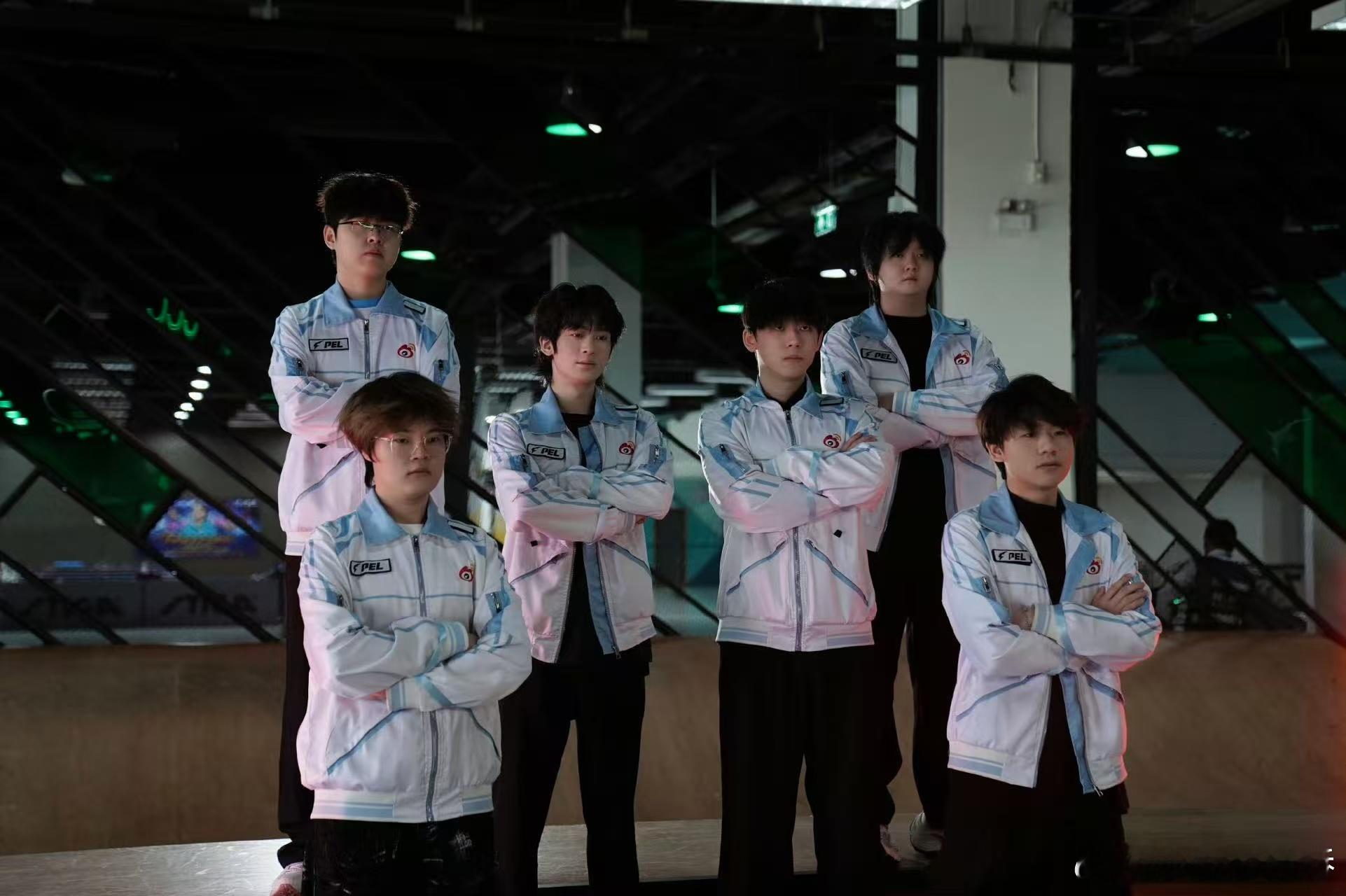 WBG小组赛首鸡2025和平精英全球总决赛WBG战队斩获小组赛首鸡，12淘汰彰显