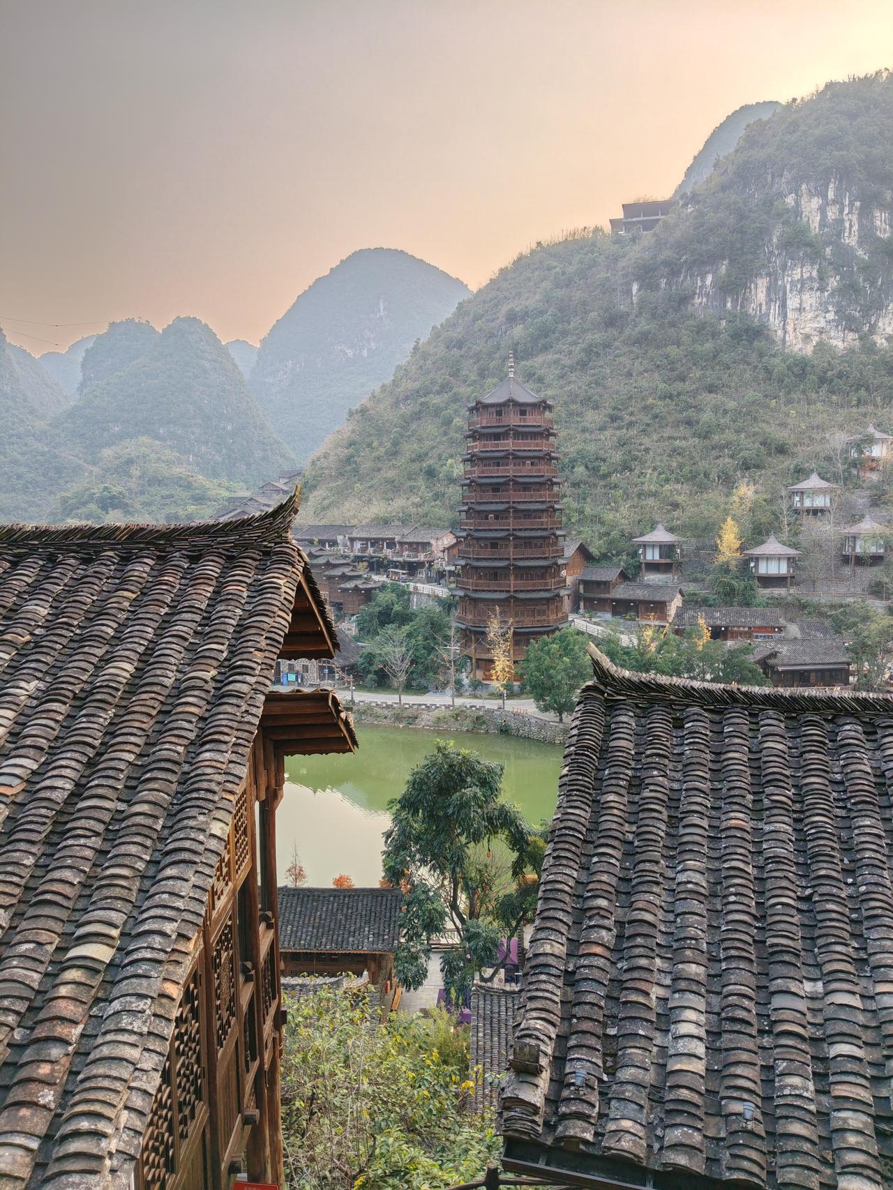 在防止市场大起大落的政策下，市场又回到了涨指数跌个股的状态，为啥要防止大起大落，