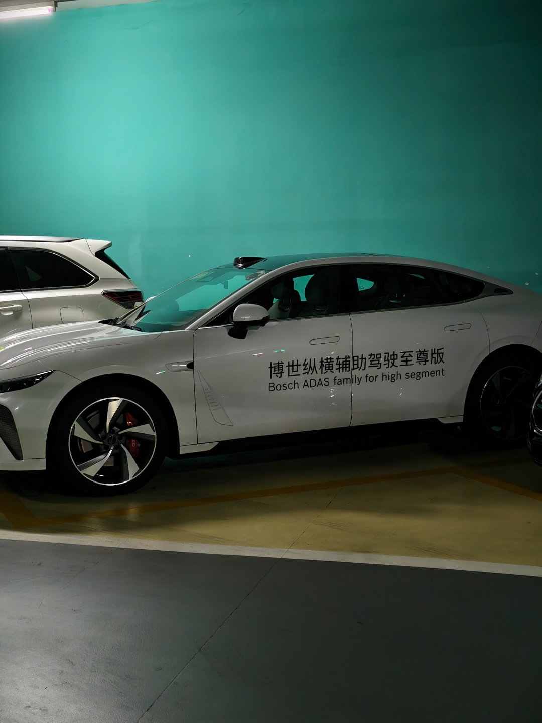 在地下停车场偶遇到星途ES测试车看样子是博世纵横辅助驾驶至尊版新版测试这是一套双