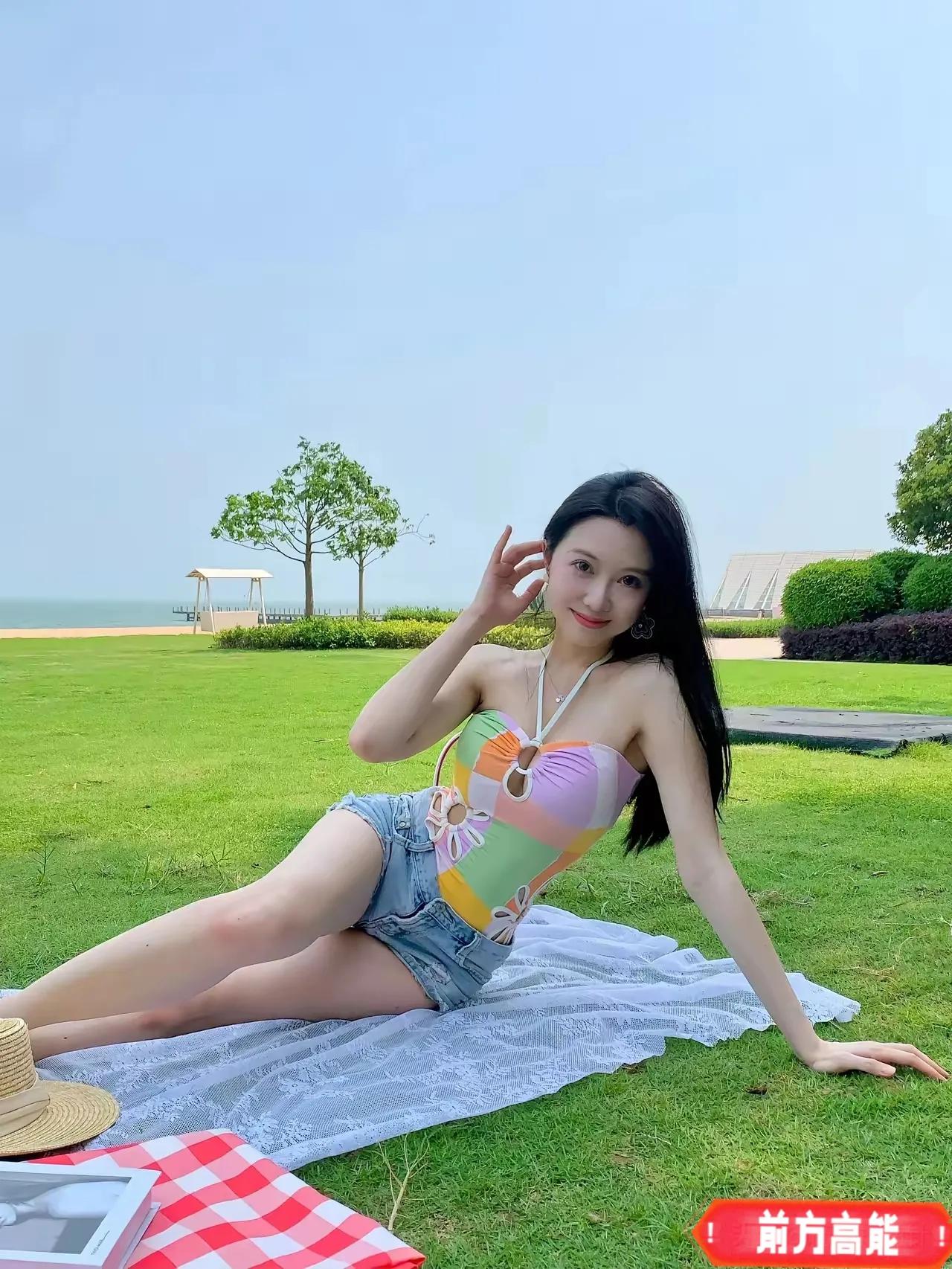 #抽明信片分万元现金#
“日出雾露馀，青松如膏沐”出自柳宗元的
《晨诣超师院读禅