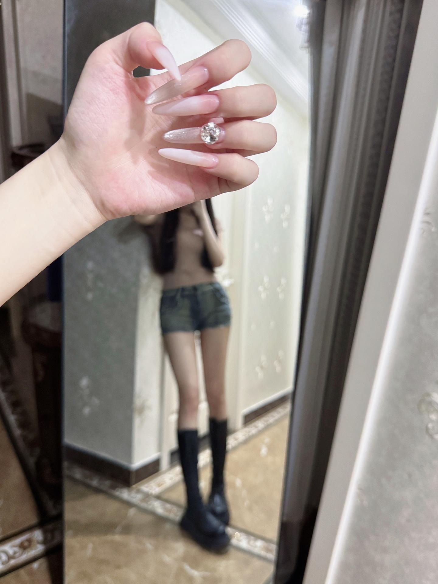 想给你一巴掌 又怕你舔我手