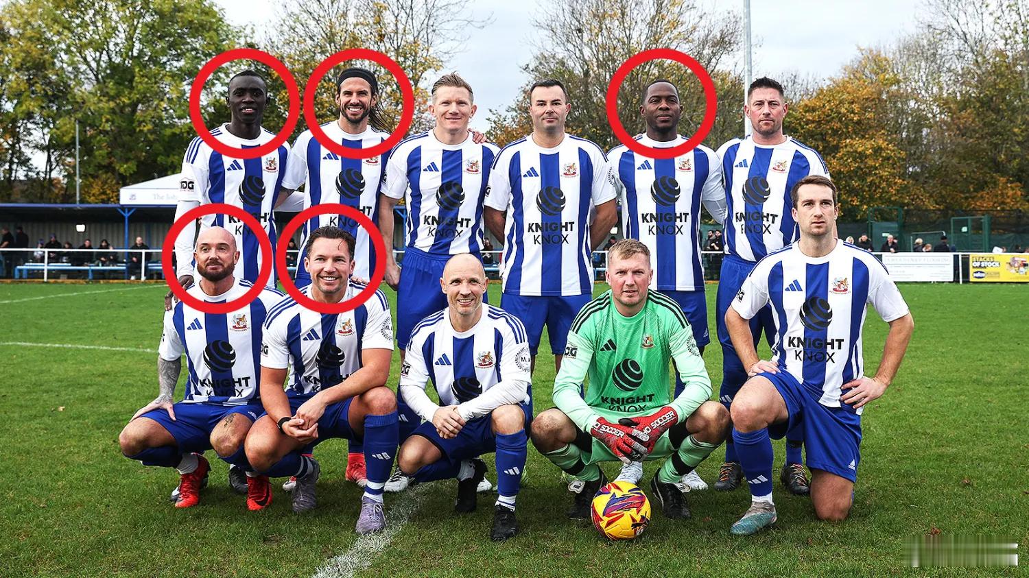 草根足球 我们平时踢球，最烦对面突然摇人，找来几个退役职业球员，这太不讲武德了，