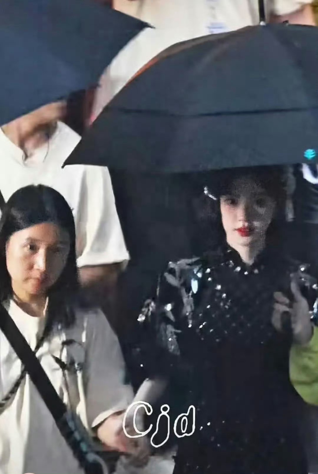鞠婧祎万花世界第二套造型鞠婧祎万花世界第二套出妆小鞠的民国气质拉满！ 