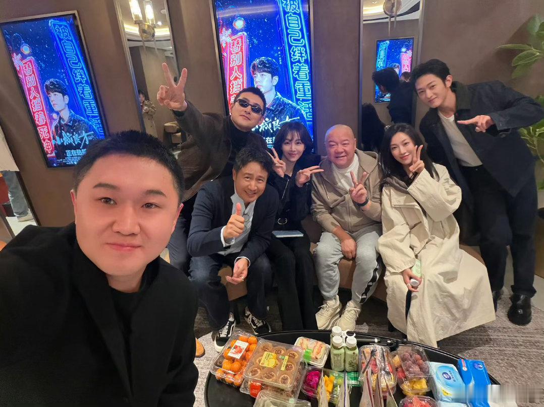 姜妍合照没有肖战小城良方 私下聚餐少个人多正常？这词条纯属没事找事。人家行程冲突