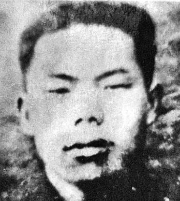 1952年，志愿军战士们都在睡觉，一战士由于睡不着便跑出去巡逻。突然他心中一惊，