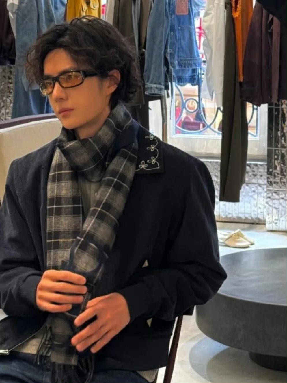 王一博洗把脸就来看秀了吧纯艺术感拉满！！！ 