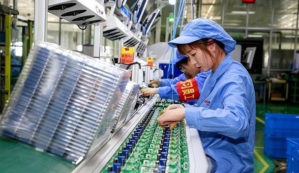 中国制造业规模连续15年全球第一，占比抵美日德韩印五国之和。
一直有不少人觉得“