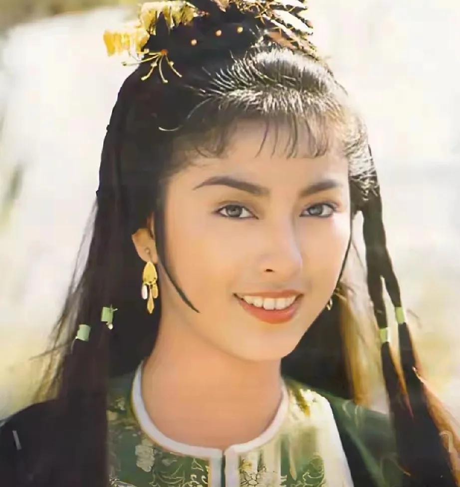 70岁米雪惊艳颁奖礼，“老来俏”直接封神！

           昨晚TVB万