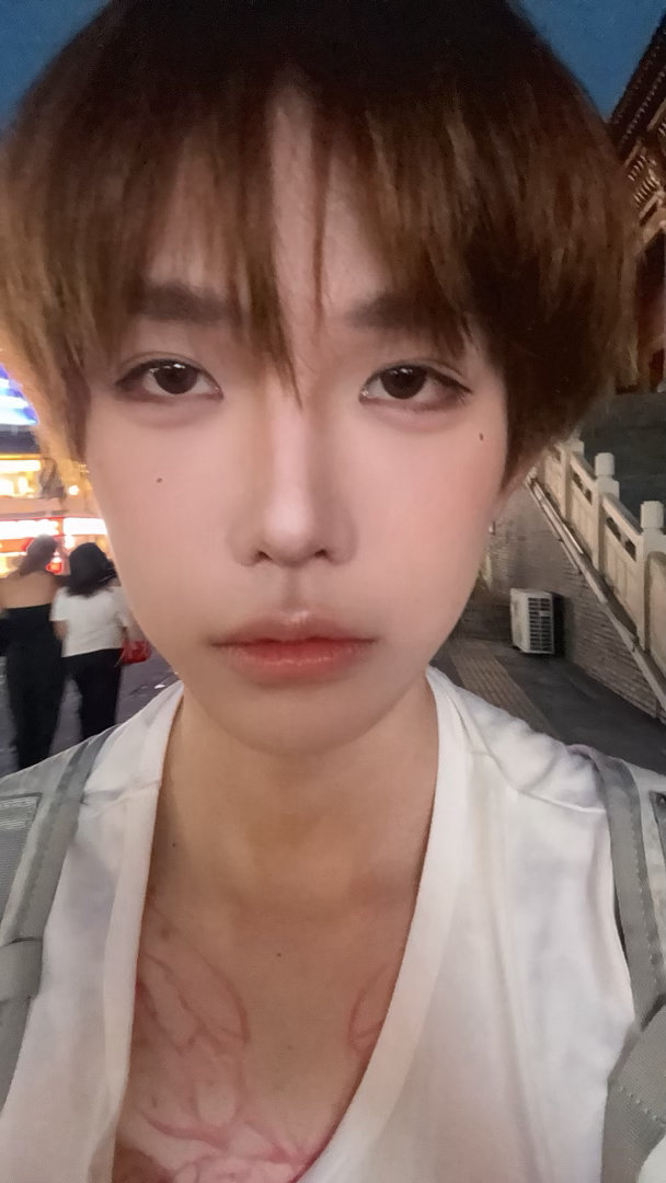 画了个妆想出来拍个和服 结果关门了。 
