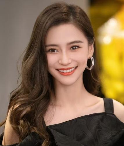 杨颖为什么不再婚？
不是没人馋她身子，
不恋过往、不找依靠！杨颖不愿再婚的通透，