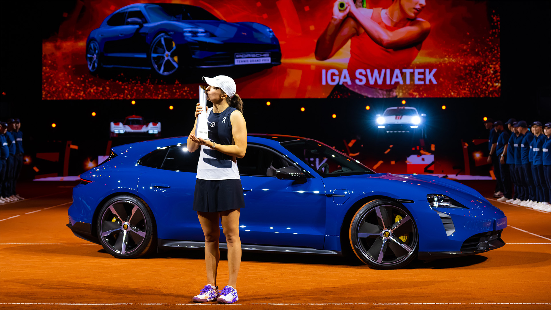 斯图加特500赛首轮，西格蒙德4-6/7-6(4)/6-1逆转托莫娃，第二轮将迎