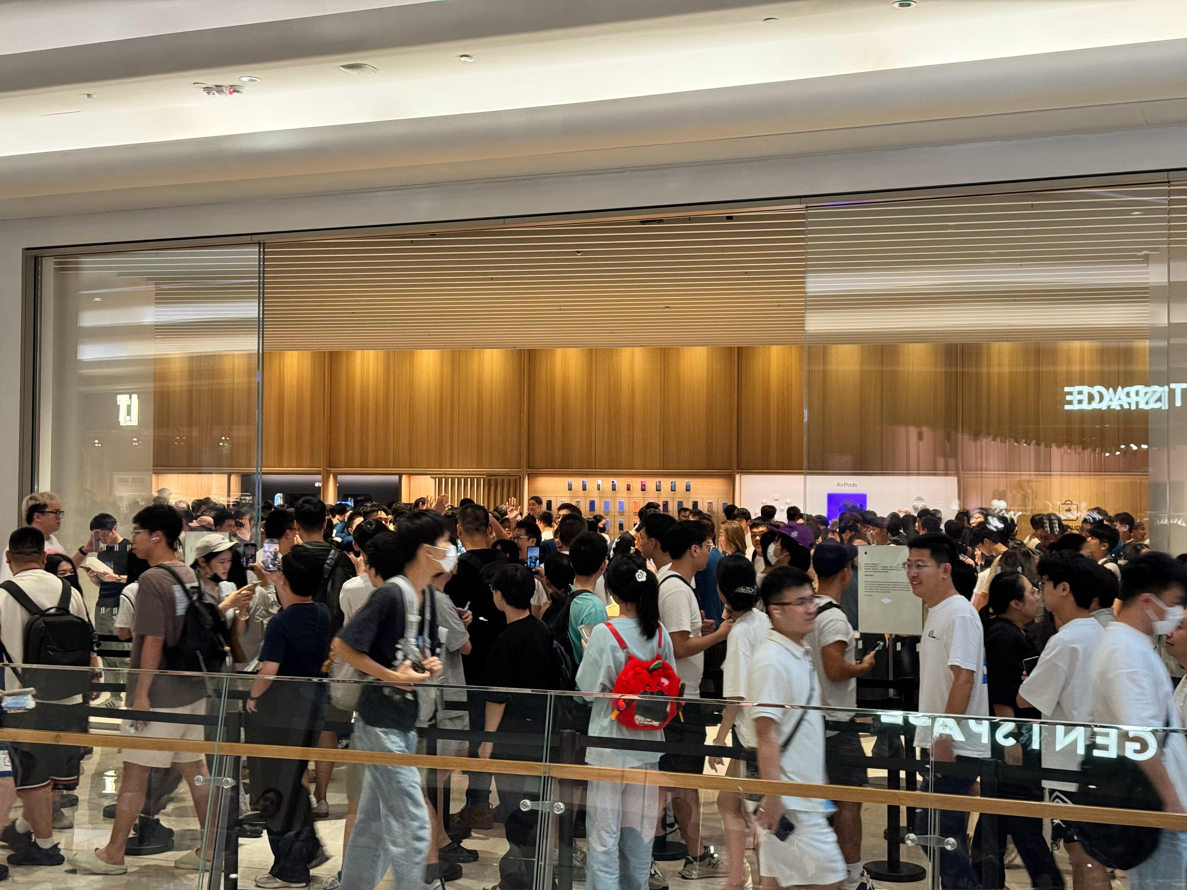 和开看深圳第三家Apple Store（Apple前海壹方城零售店）今天 8月1