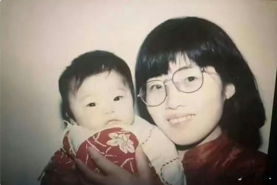 蒋方舟名字的由来：妈妈嫌她丑，才改叫方舟！

最近蒋方舟被撤销硕士学位的事闹得沸