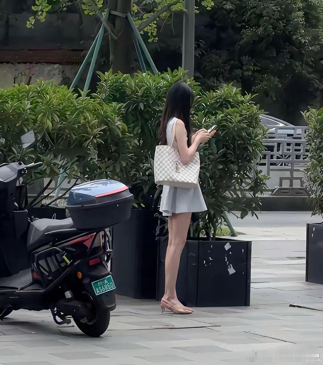 成都果然美女如云！就不用看脸了吧！ 
