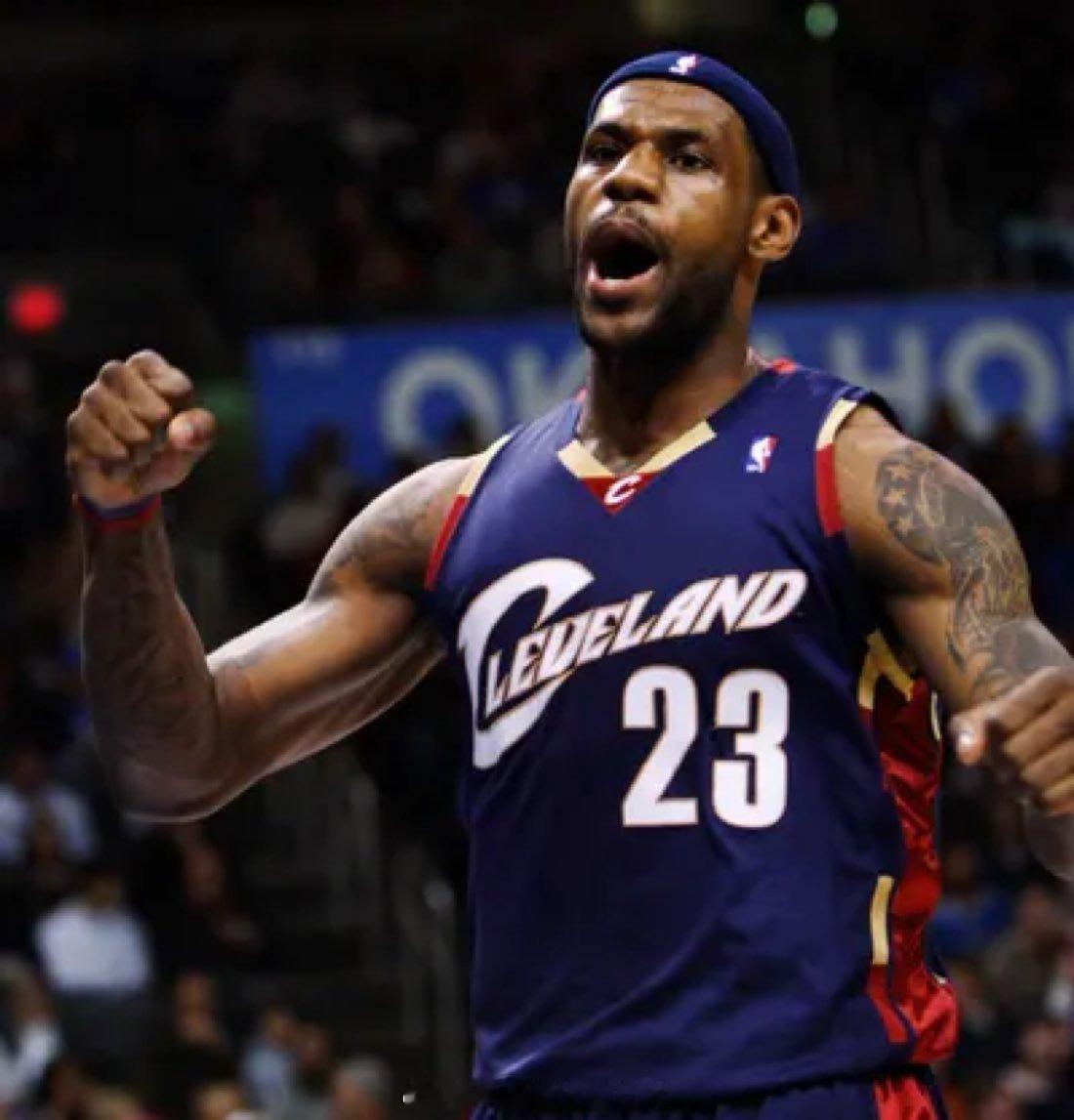 据Dave McMenamin报道，骑士队愿意在今年夏天签下勒布朗·詹姆斯，让他