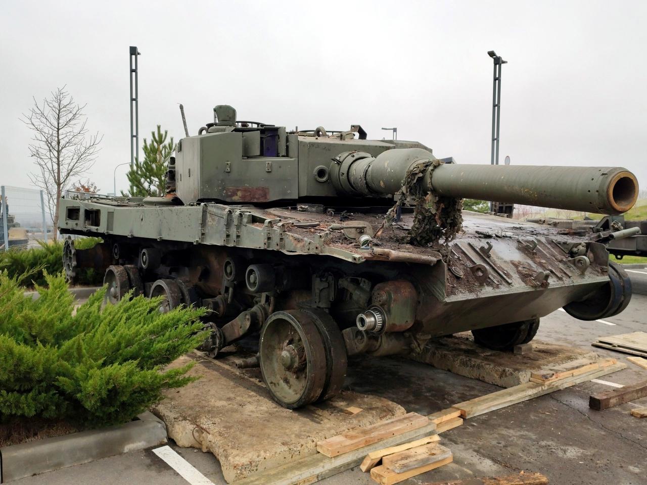 2024年2月，一辆豹2A4E（Leopard 2A4E）在佩雷莫哈（Perem